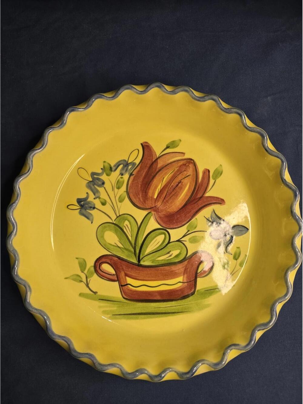 Vintage Los Angeles Pottery Ovenware Pie/ Quiche Floral Plate - 10"